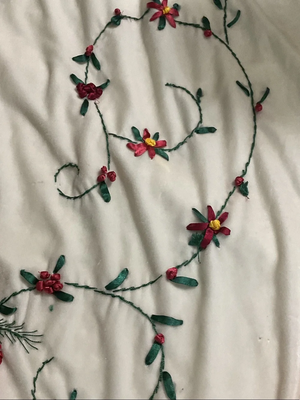 Embroidered Cream Tree Skirt with Red Floral Design